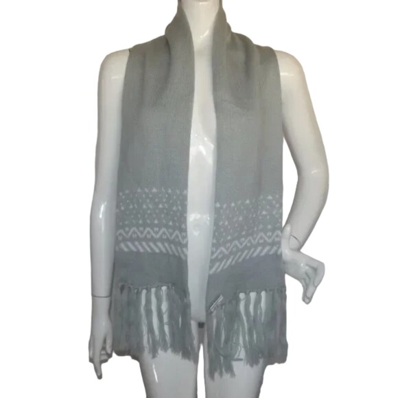 Knit Scarf, 7 x 55.5, Grey, White Pattern, Fringe ends, Acrylic, Mid weight - Picture 1 of 8